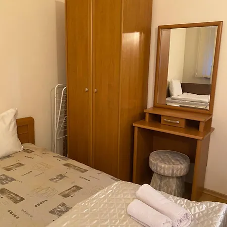 Cedar Next To Lift One Bedroom