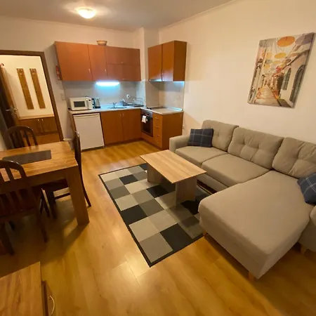 Cedar Next To Lift One Bedroom Appartement *