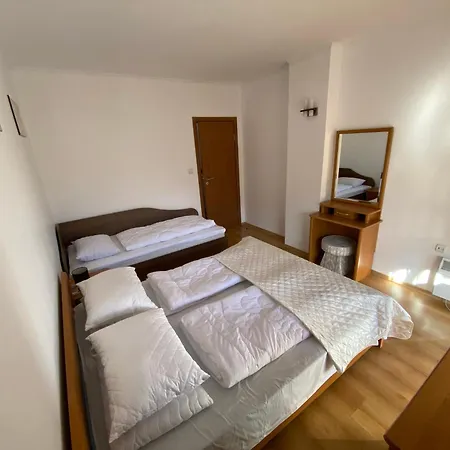 Cedar Next To Lift One Bedroom Apartament