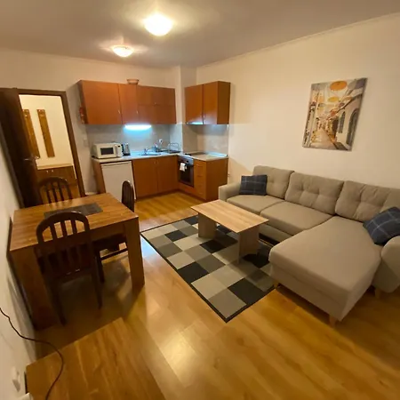 Cedar Next To Lift One Bedroom
