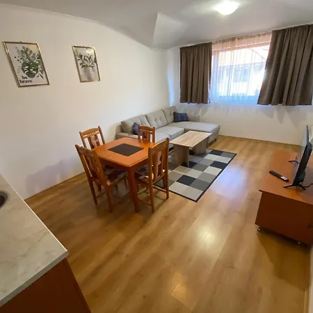 Cedar Next To Lift One Bedroom Apartment *