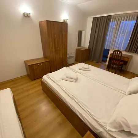 Cedar Next To Lift One Bedroom Apartment
