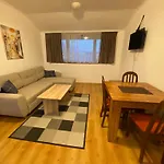 Cedar Next To Lift One Bedroom *
