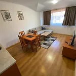 Cedar Next To Lift One Bedroom Appartement *