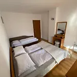 Cedar Next To Lift One Bedroom Appartement