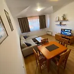 Cedar Next To Lift One Bedroom * Bansko