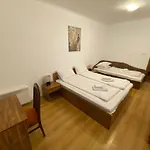 Cedar Next To Lift One Bedroom *