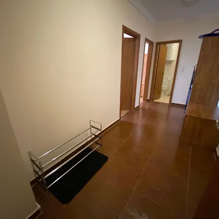 Cedar Next To Lift One Bedroom Apartment