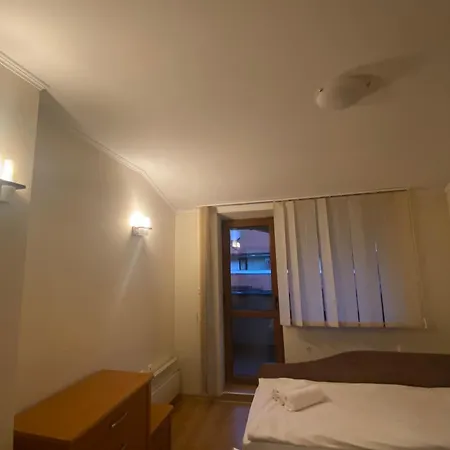 Cedar Next To Lift One Bedroom *