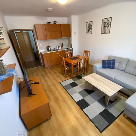 Cedar Next To Lift One Bedroom